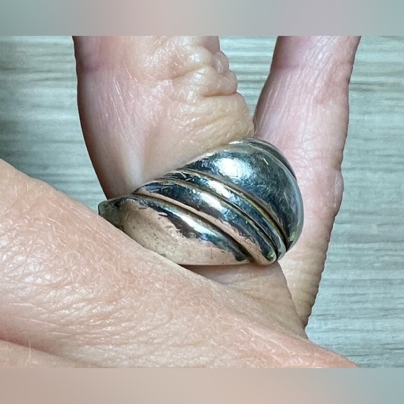 Vintage Designer Signed Kabana Sterling Silver Smooth Wave Dome Ring, Size 6.5 - Picture 10 of 11